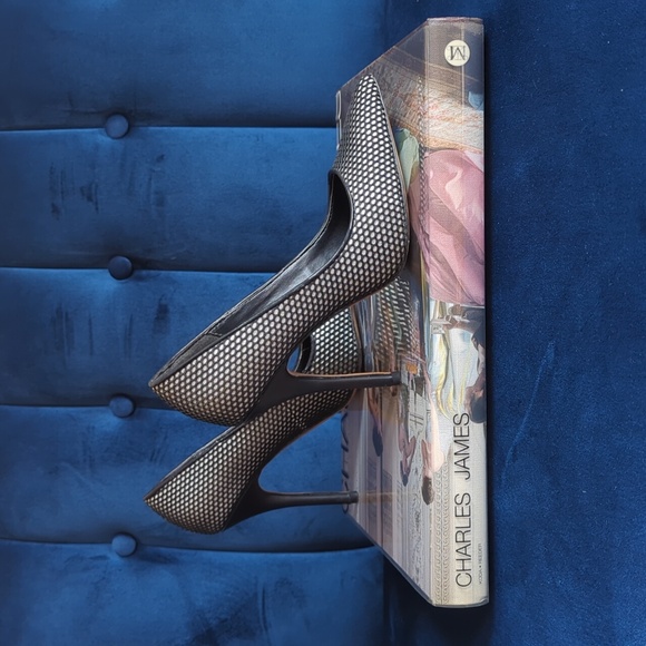 Aldo White With Black Mesh Pumps size 6.5 (37) - Picture 5 of 7